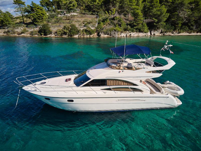 Book yachts online - motorboat - Princess 42 - Touché - rent