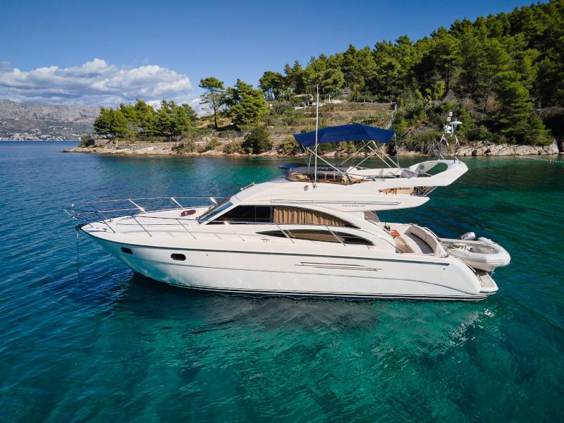 Book yachts online - motorboat - Princess 42 - Touché - rent