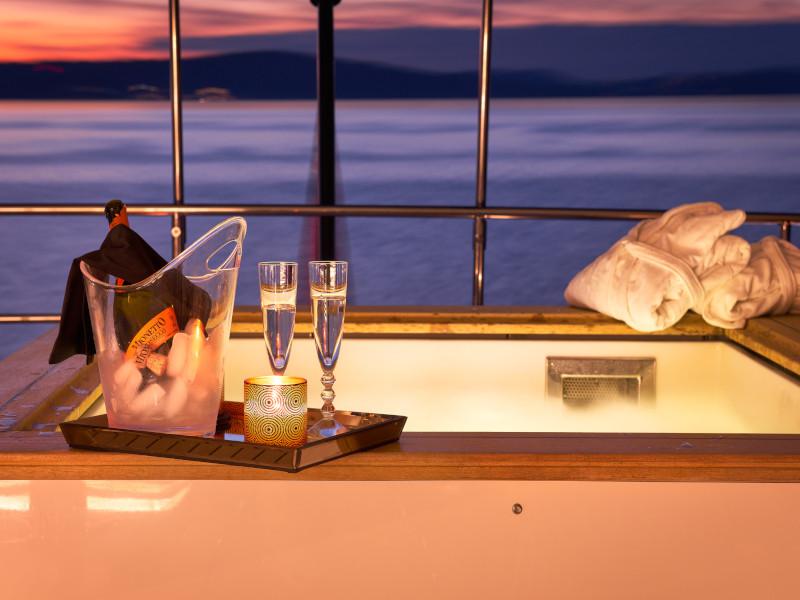 Book yachts online - motorboat - Delfino 93 - Ocean Drive - rent