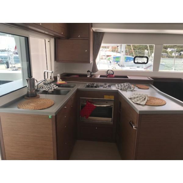 Book yachts online - catamaran - Lagoon 450  Flybridge - PAULA - rent