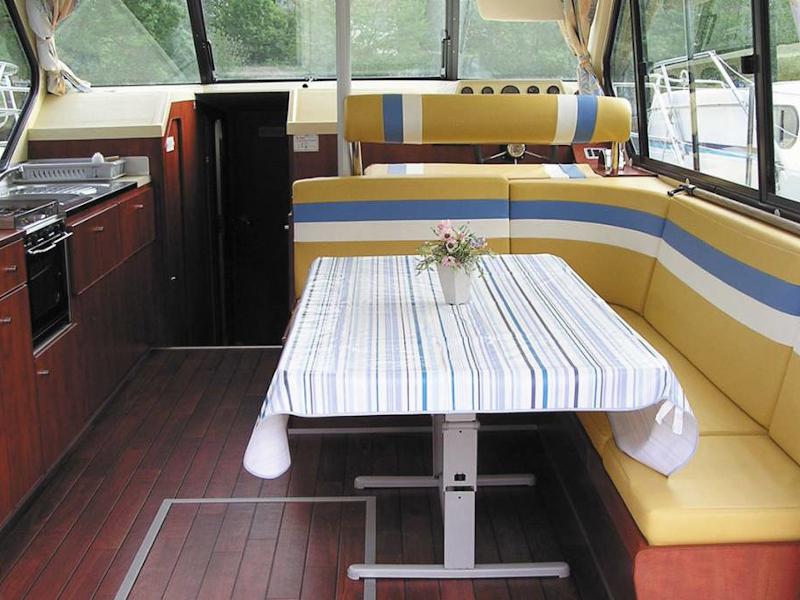 Book yachts online - motorboat - Sedan 1310 - ALTO FR - rent