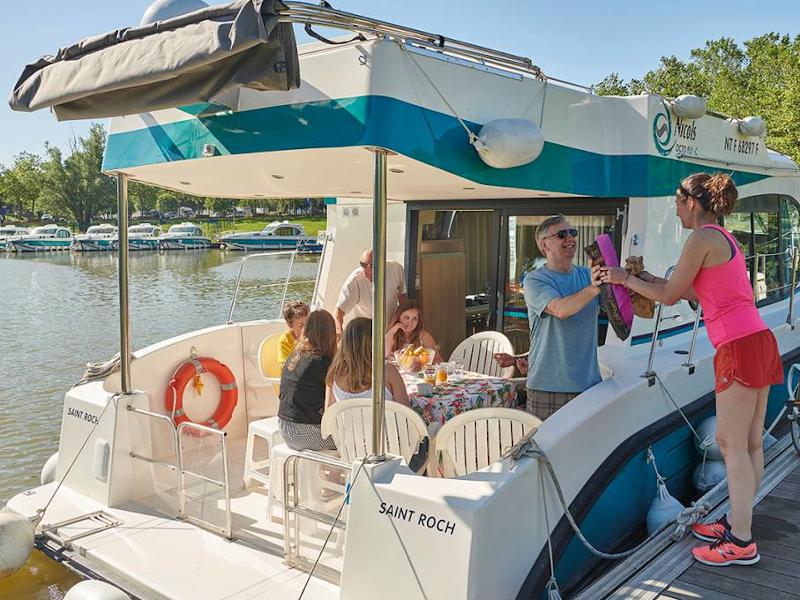 Book yachts online - motorboat - Quattro Fly C - HIMMELPFORT DE - rent