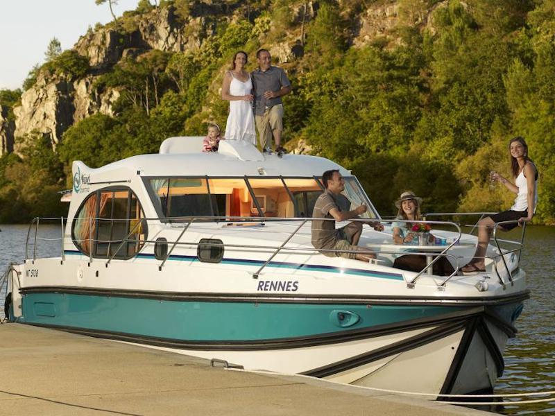 Book yachts online - motorboat - Estivale Quattro B - LILIK HU - rent