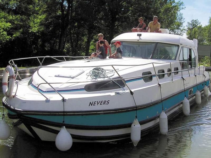 Book yachts online - motorboat - Sedan 1310 - AMIEIRA PO - rent