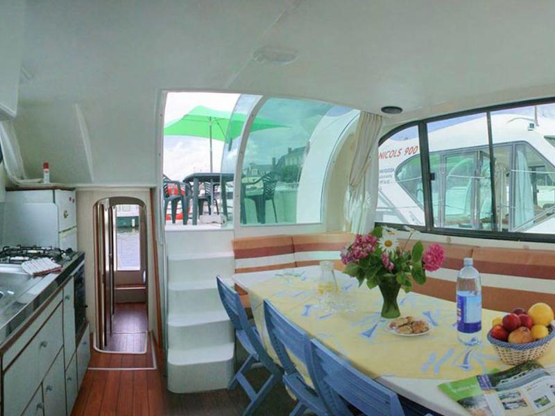 Book yachts online - motorboat - Confort 1350 B - LE CHARENCEY FR - rent