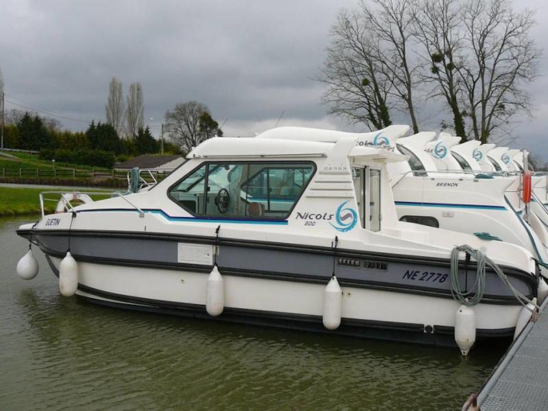 Book yachts online - motorboat - Sedan 800 - FOIX FR - rent