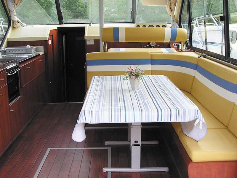 Book yachts online - motorboat - Sedan 1000 - MARMOUTIER FR - rent