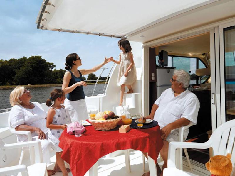Book yachts online - motorboat - Estivale Octo - ISSEL FR - rent
