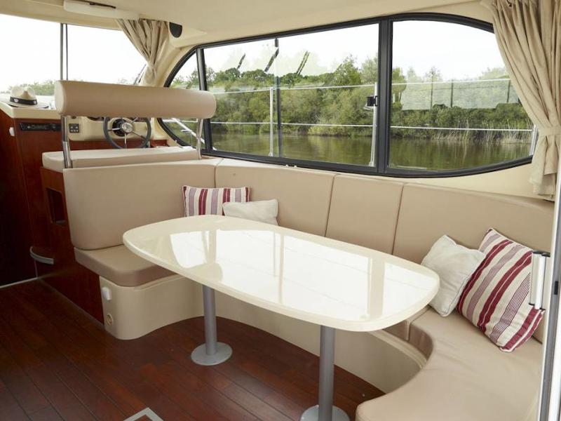 Book yachts online - motorboat - Estivale Octo - ISSEL FR - rent