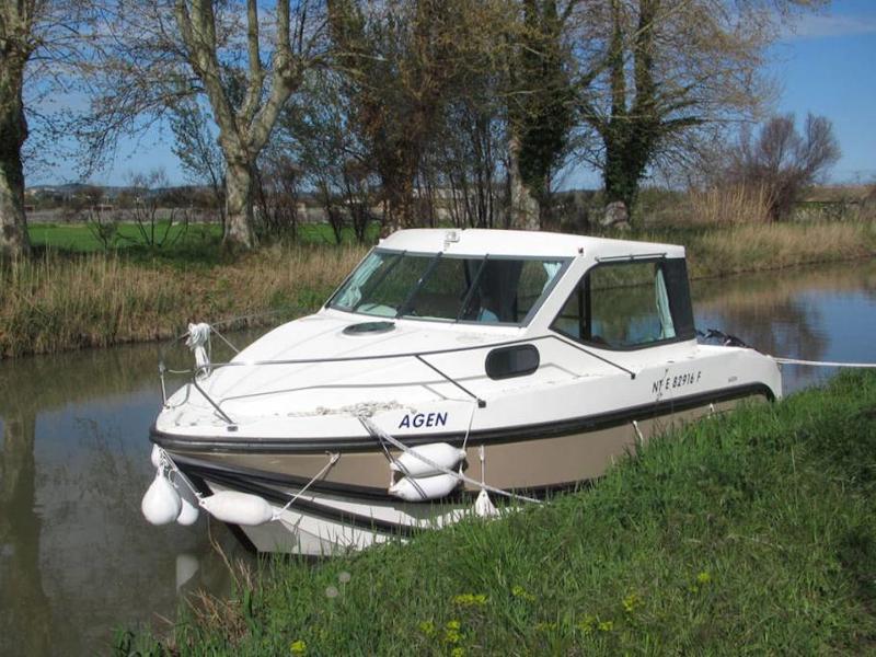 Book yachts online - motorboat - Sedan Primo - BREVANS FR - rent