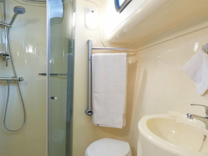 Book yachts online - motorboat - Estivale Quattro S - LORENTZEN FR - rent