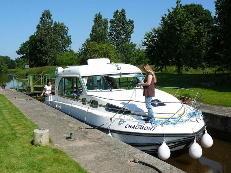 Book yachts online - motorboat - Sedan 1000 - BENOISEY FR - rent