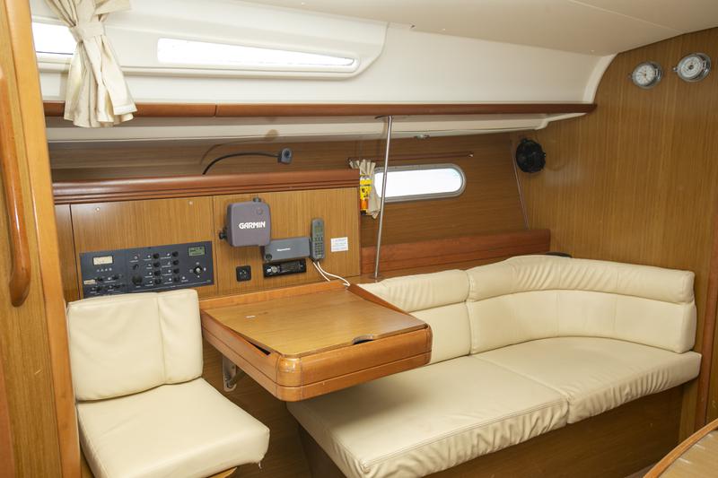 Book yachts online - sailboat - Sun Odyssey 42 i - SOD42i - rent