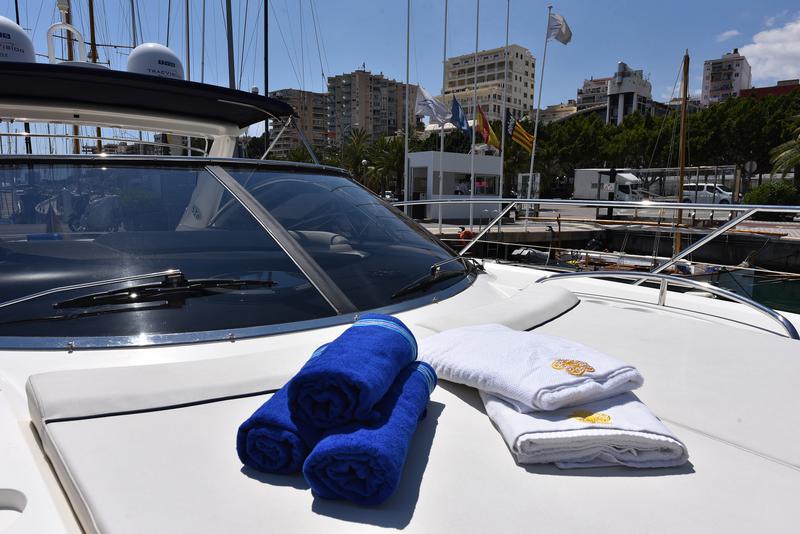 Book yachts online - motorboat - Camargue 50 - GOODLIFE - rent