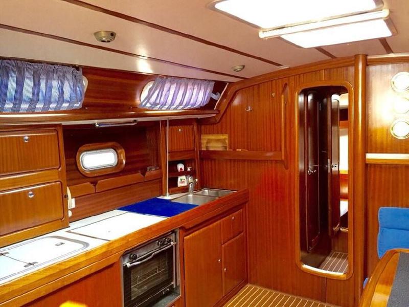 Book yachts online - sailboat - Bavaria 41H - Captain Teo - rent