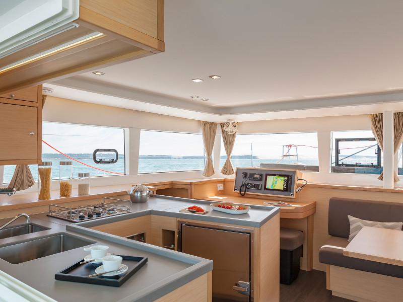 Book yachts online - catamaran - Lagoon 450 Sport - Vamos Dos - rent
