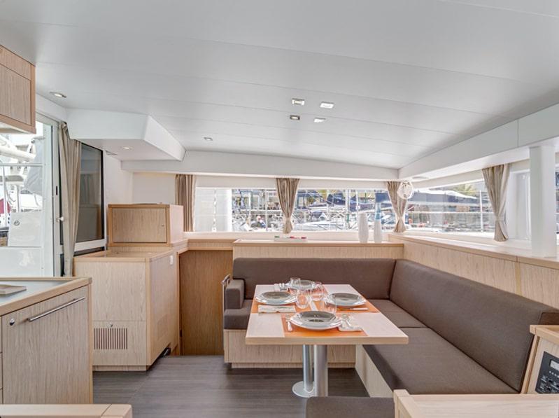 Book yachts online - catamaran - Lagoon 400 S2 - Mare Quiero - rent