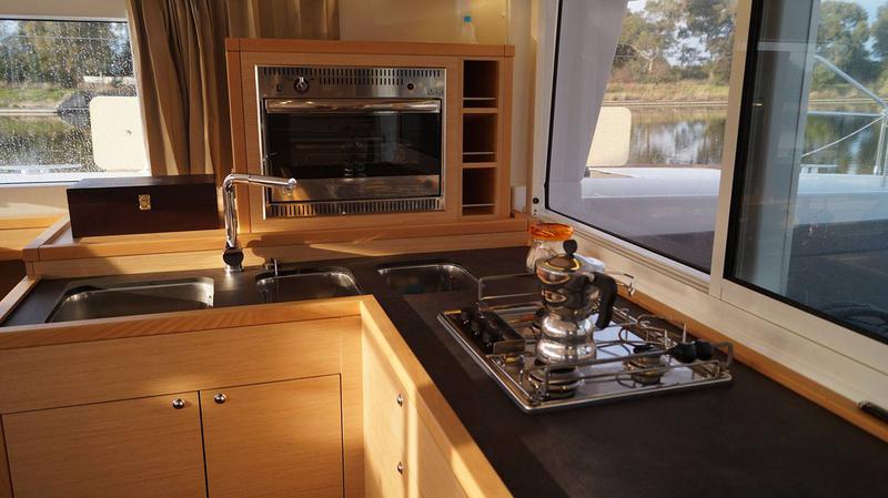 Book yachts online - catamaran - Lagoon 400 S2 - Caciarda - rent