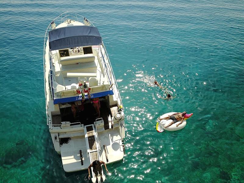 Book yachts online - motorboat - Raffaelli Storm 47S - Isla Balula - rent