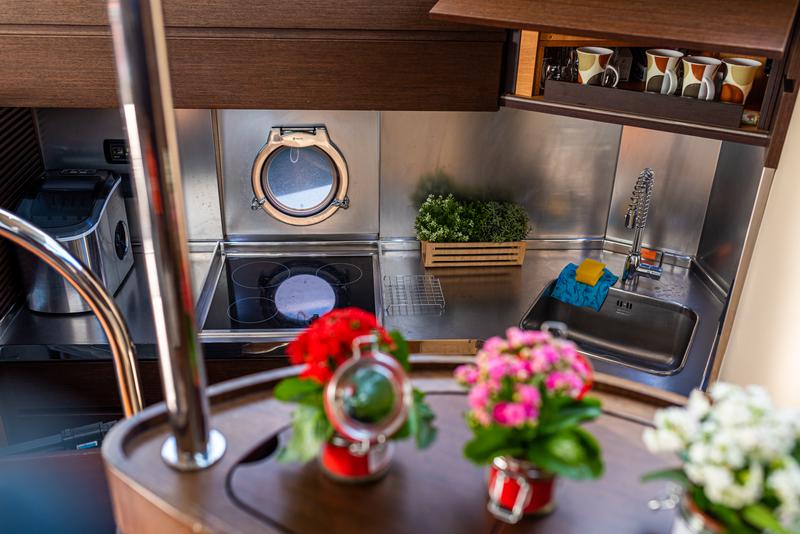 Book yachts online - motorboat - Azimut 43 - Bruna 2 - rent