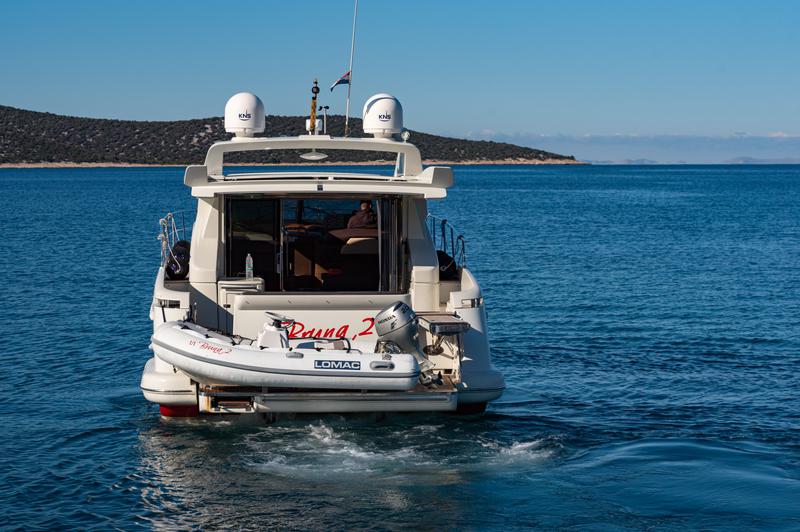Book yachts online - motorboat - Azimut 43 - Bruna 2 - rent