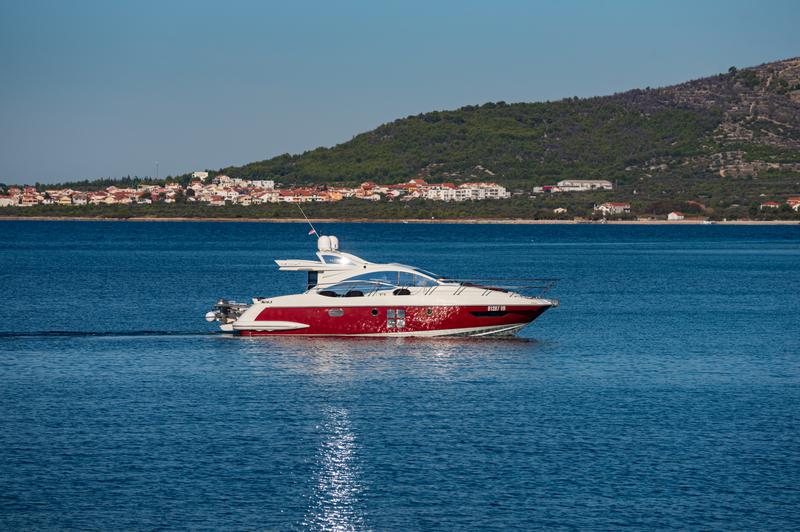 Book yachts online - motorboat - Azimut 43 - Bruna 2 - rent