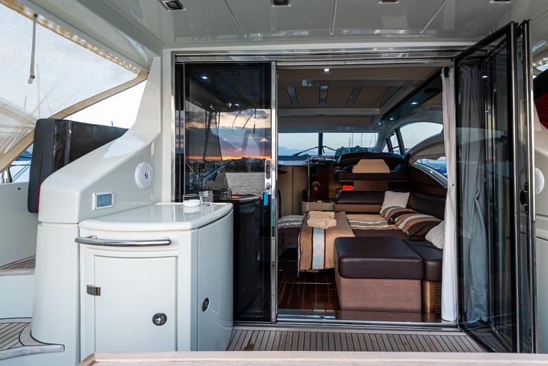 Book yachts online - motorboat - Azimut 43 - Bruna 2 - rent