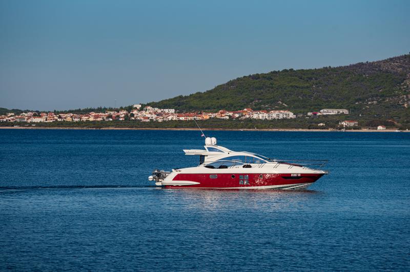 Book yachts online - motorboat - Azimut 43 - Bruna 2 - rent