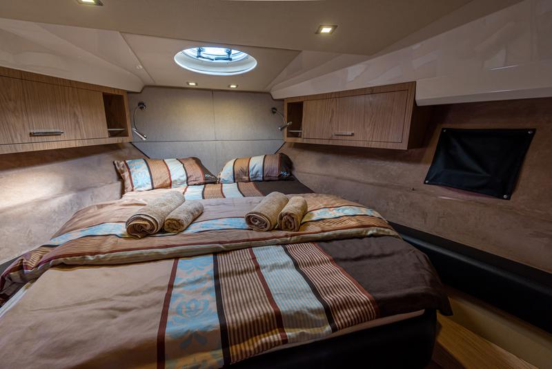 Book yachts online - motorboat - Sessa C38 - Lana - rent