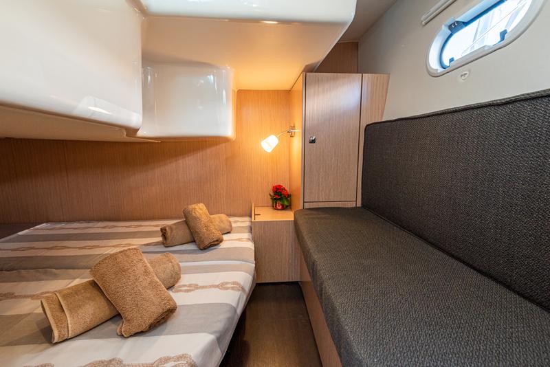 Book yachts online - motorboat - Bavaria 29 Sport - Nena - rent