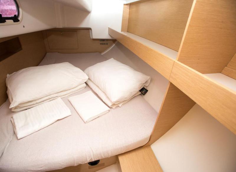 Book yachts online - sailboat - Elan 350 - PAPA - rent