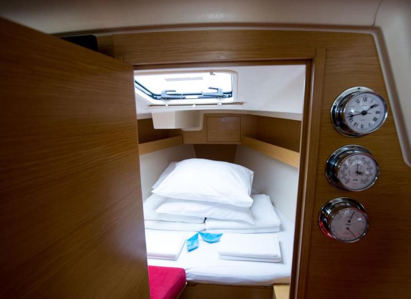 Book yachts online - sailboat - Elan 350 - NOVEMBER - rent