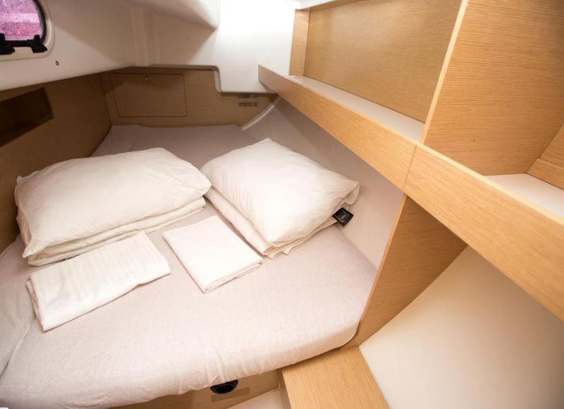 Book yachts online - sailboat - Elan 350 - NOVEMBER - rent