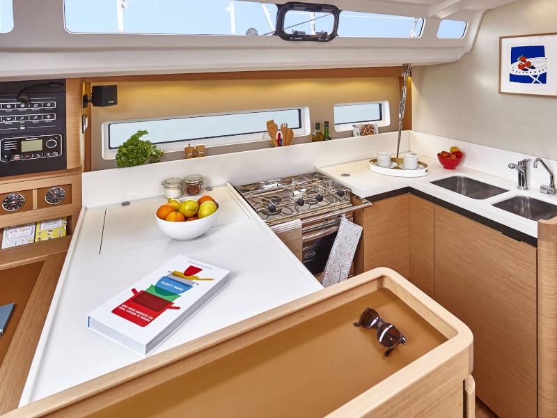Book yachts online - sailboat - Sun Odyssey 440 - Holly - rent