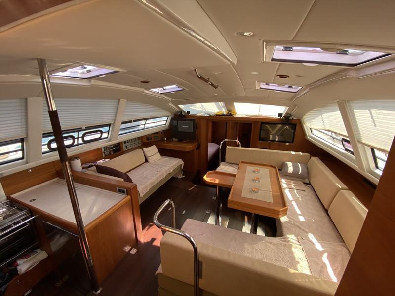 Book yachts online - sailboat - Wauquiez Pilot Saloon 55 - ADIQELL - rent