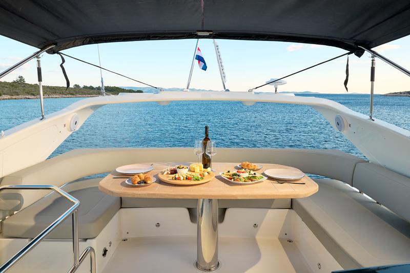 Book yachts online - motorboat - Absolute 50 Fly - VivaLaVida - rent