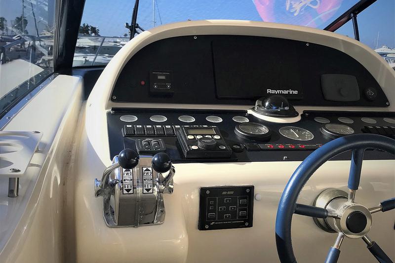 Book yachts online - motorboat - Uniesse 48 Open - M/Y ALMI - rent