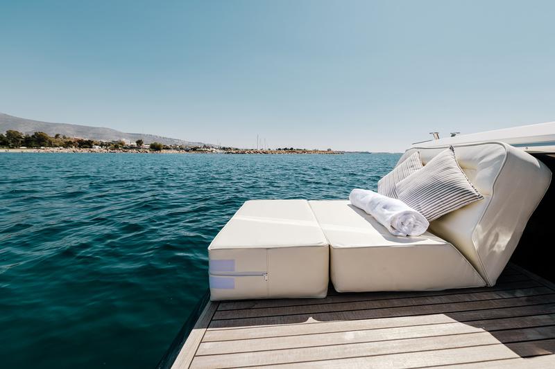 Book yachts online - motorboat - Uniesse 48 Open - M/Y ALMI - rent