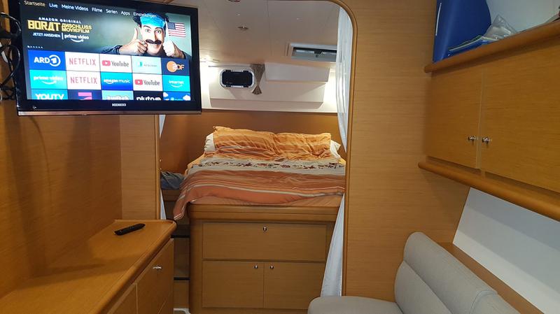 Book yachts online - catamaran - Lagoon 421 - We-Dun-It - rent