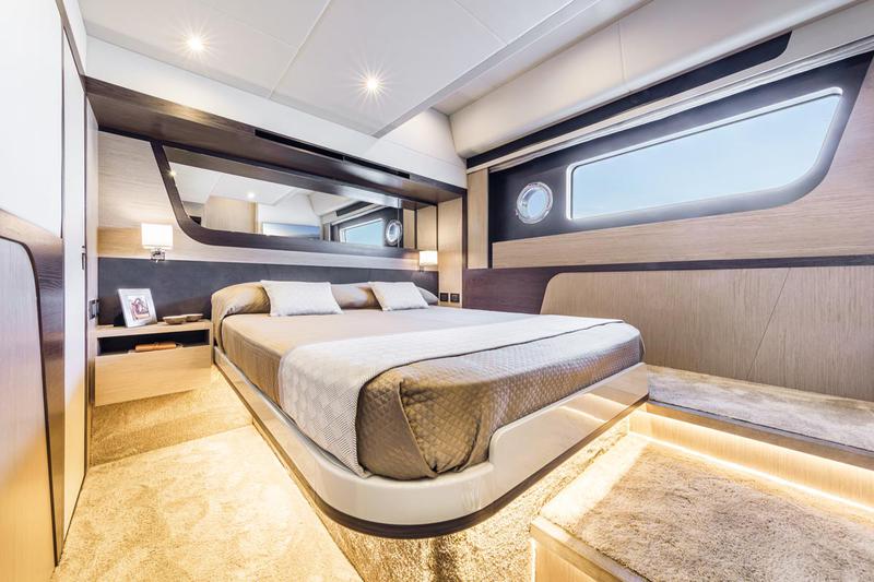 Book yachts online - motorboat - Absolute 47 Fly - Riaz-Tahia - rent