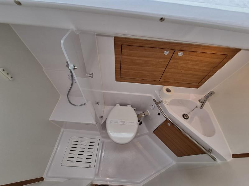 Book yachts online - sailboat - Elan Impression 45.1 - LINEA UNO with A/C - rent