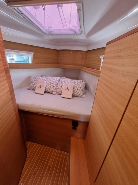 Book yachts online - sailboat - Elan Impression 45.1 - LINEA UNO with A/C - rent