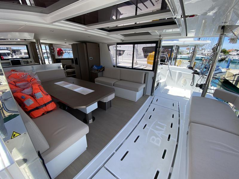 Book yachts online - catamaran - Bali 4.6 - Acrux - rent