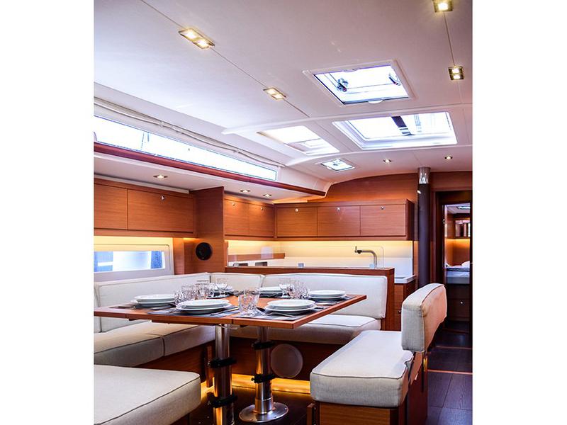 Book yachts online - sailboat - Dufour 530 - Jackie - rent
