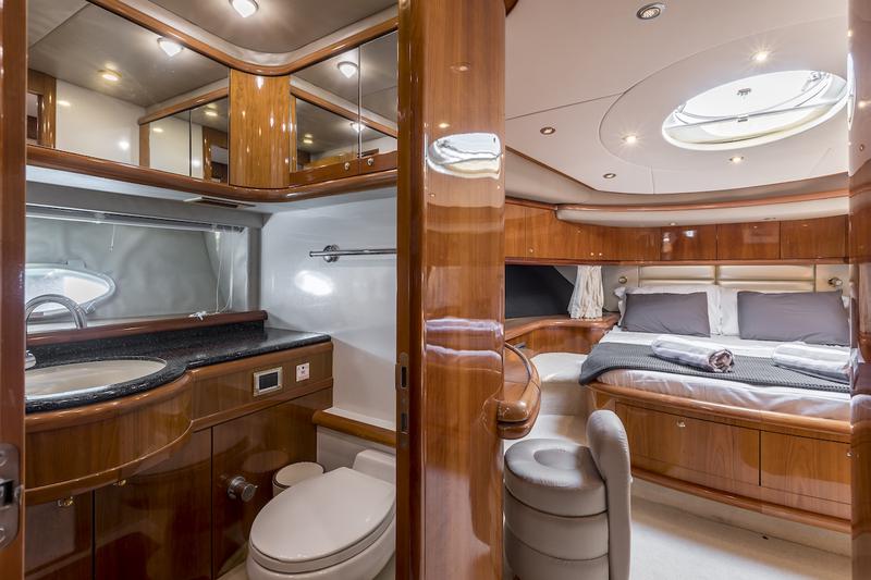 Book yachts online - motorboat - Sunseeker 84 - Skywater - rent