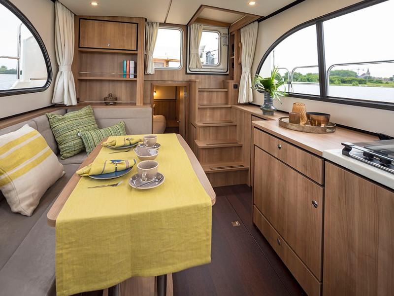 Book yachts online - motorboat - Linssen 35 SL - Speyside - rent