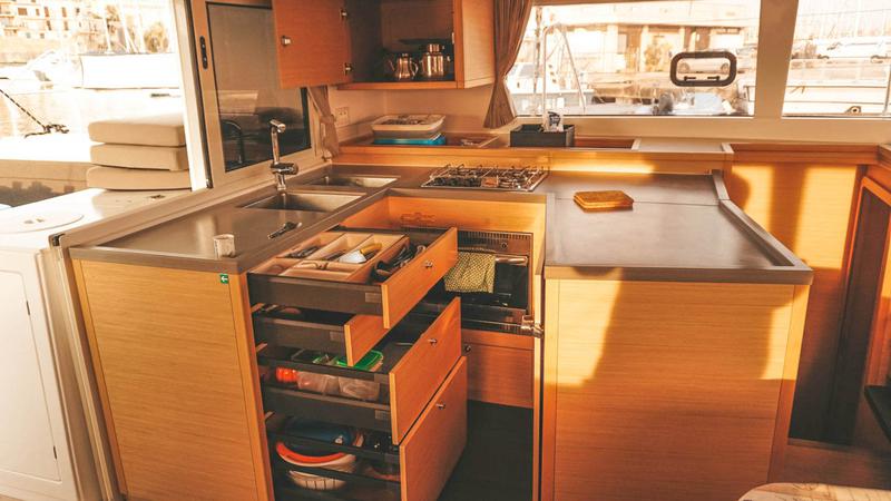 Book yachts online - catamaran - Lagoon 450 - Mia - rent