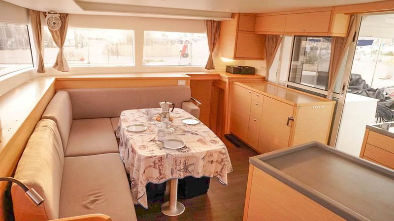 Book yachts online - catamaran - Lagoon 450 - Mia - rent