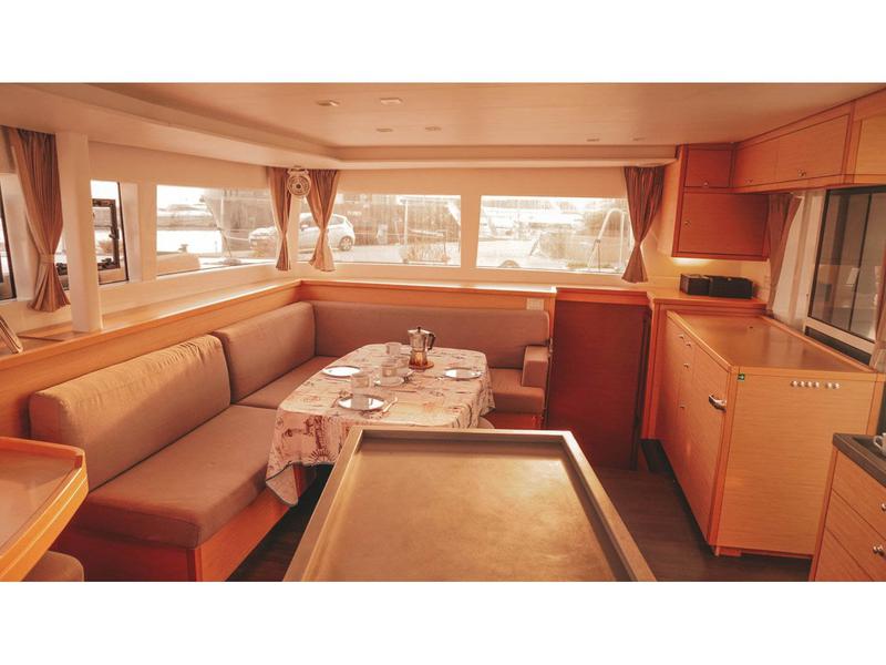 Book yachts online - catamaran - Lagoon 450 - Mia - rent