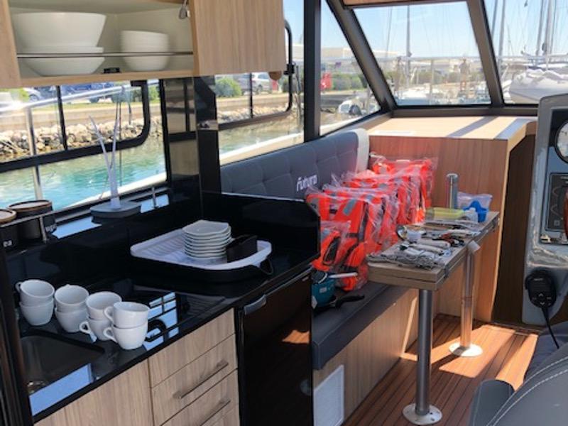 Book yachts online - motorboat - Futura 40 Grand Horizon - VESPUCCI - rent
